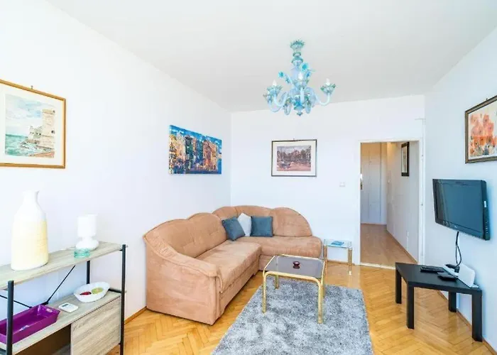 Viktorija Apartamento *